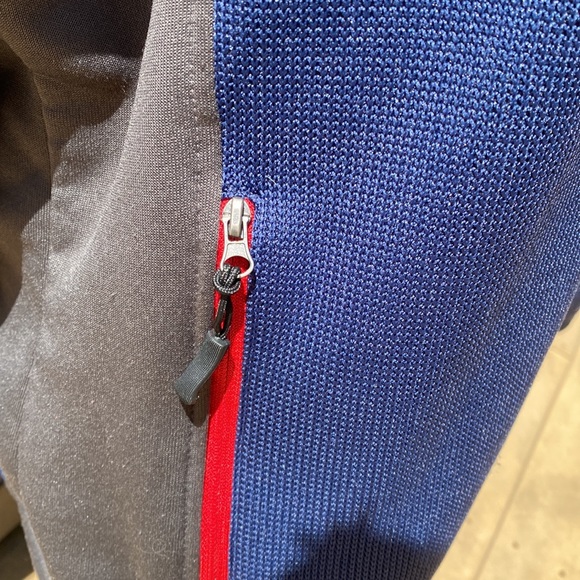 Patriots NFL sweatshirt in excellent condition size large - Picture 3 of 7